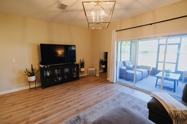 Building Photo - 13336 Solar Dr