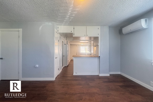 Building Photo - Cute & Cozy Cottage 1 Bedroom / 1 Bath - New Remodel