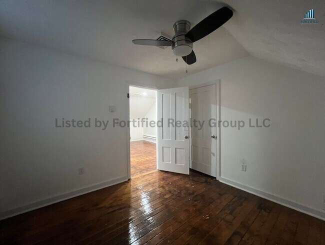 Building Photo - 42 Kilburn St