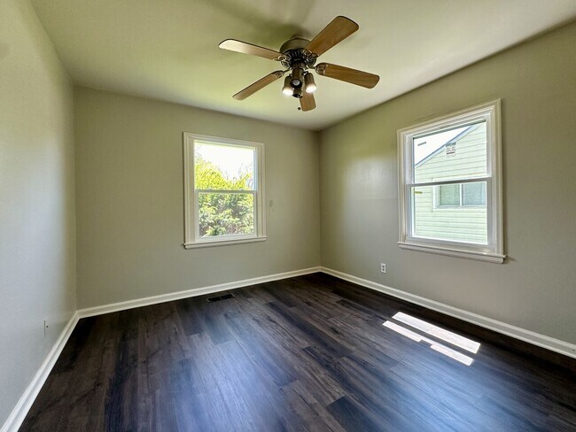 Building Photo - 2415 S Mosley