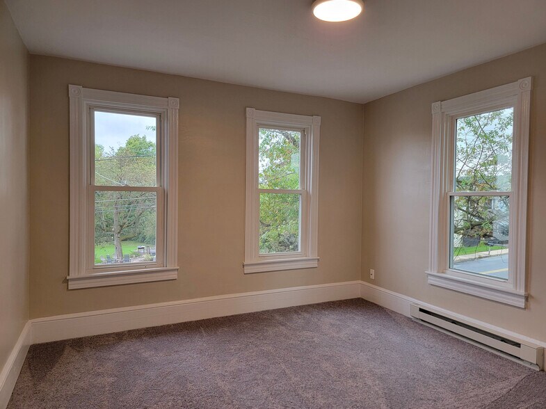 Building Photo - 97 N Reamstown Rd