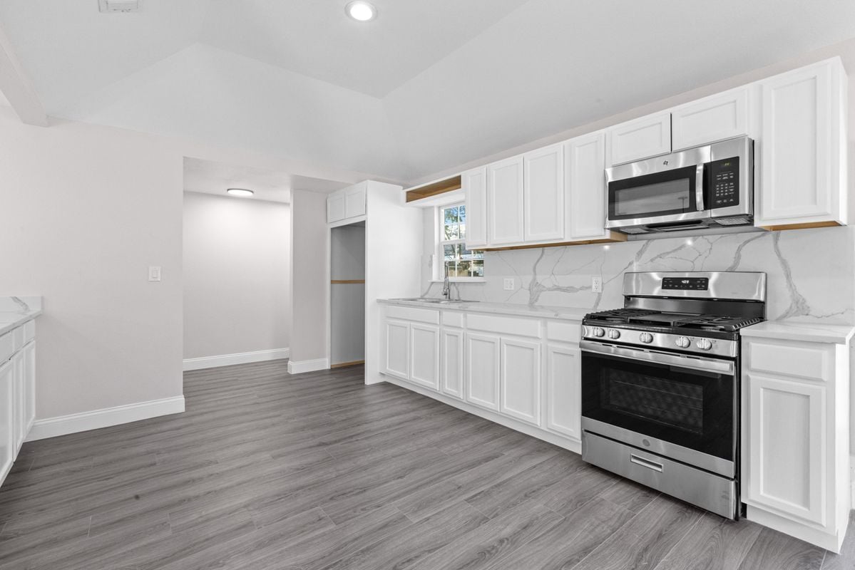 Building Photo - 2435 Sharon St