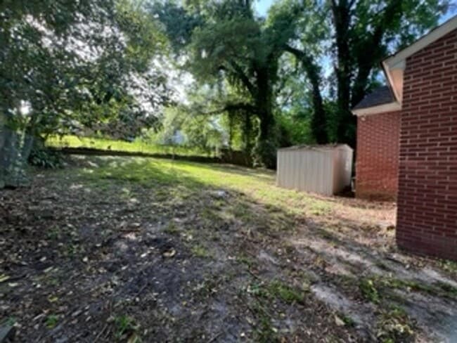Building Photo - Adorable 3 Bedroom/2 Bath Home located in ...