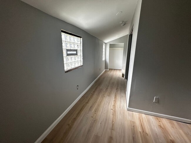 Building Photo - Great Home in Groose pointe $300 OFF MOVE ...