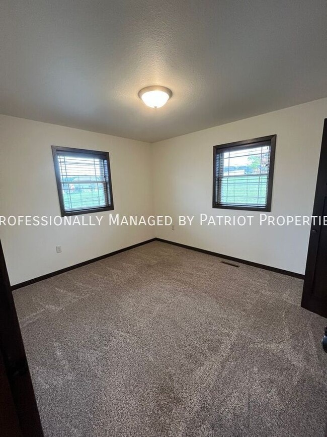 Building Photo - 245 Alyssa St