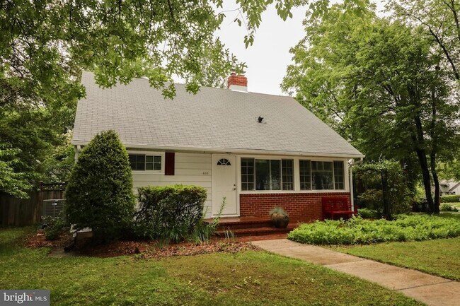 Building Photo - 400 Dean Dr
