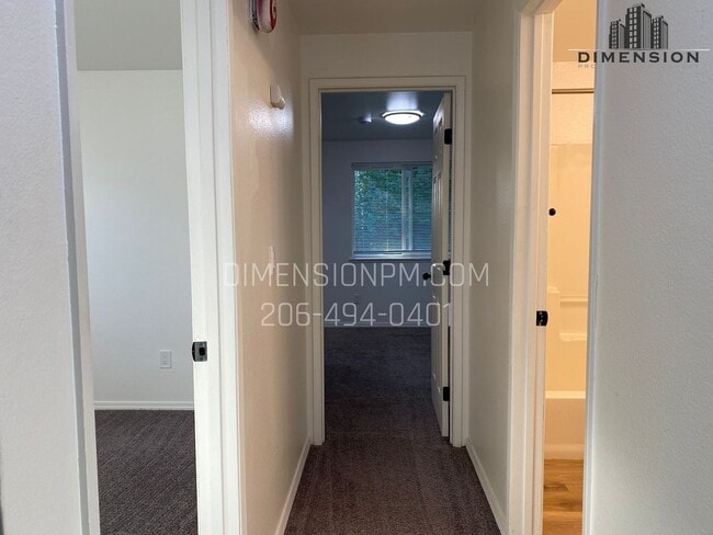 Building Photo - Charming 3 bed 2.5 Bath Duplex in Auburn