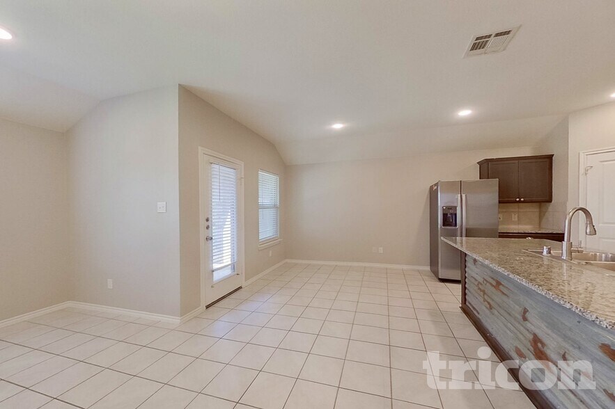 Building Photo - 881 Darst Dr