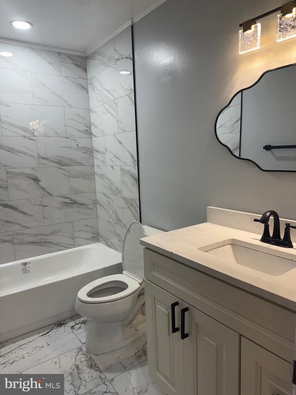 Building Photo - 441 W Shunk St