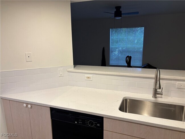 Building Photo - 1755 Four Mile Cove Pkwy