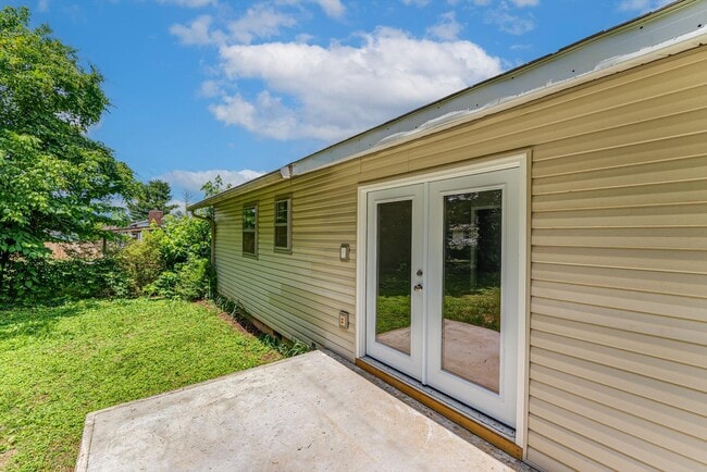 Building Photo - 7308 Meadowbrook Cir