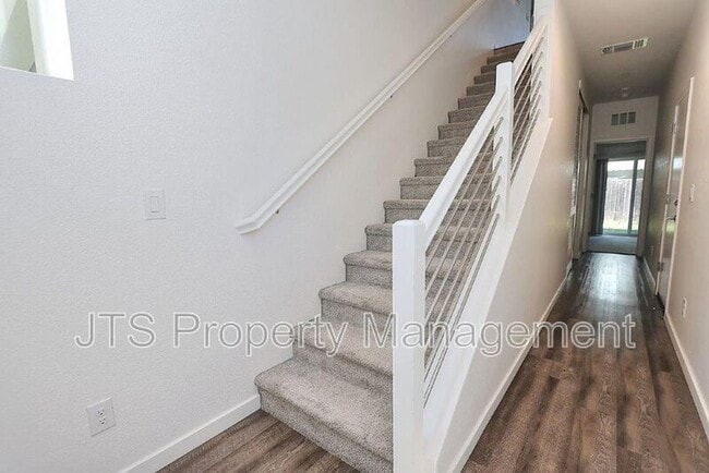 Building Photo - 396 Midstream Ln