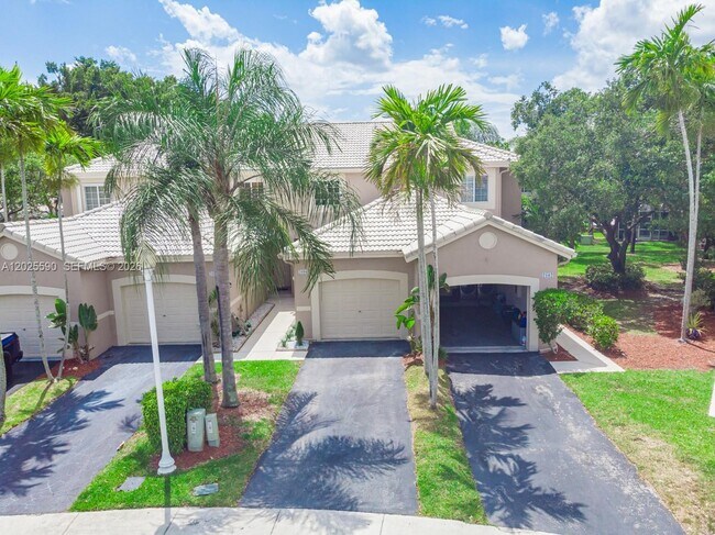 Building Photo - 2098 Madeira Dr
