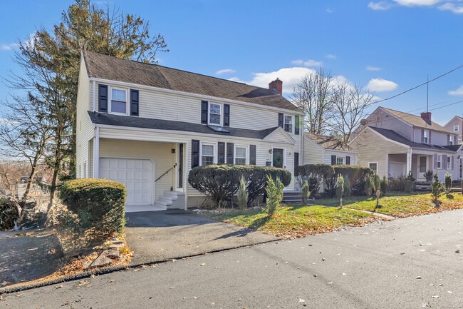 Building Photo - 124 Stiles St