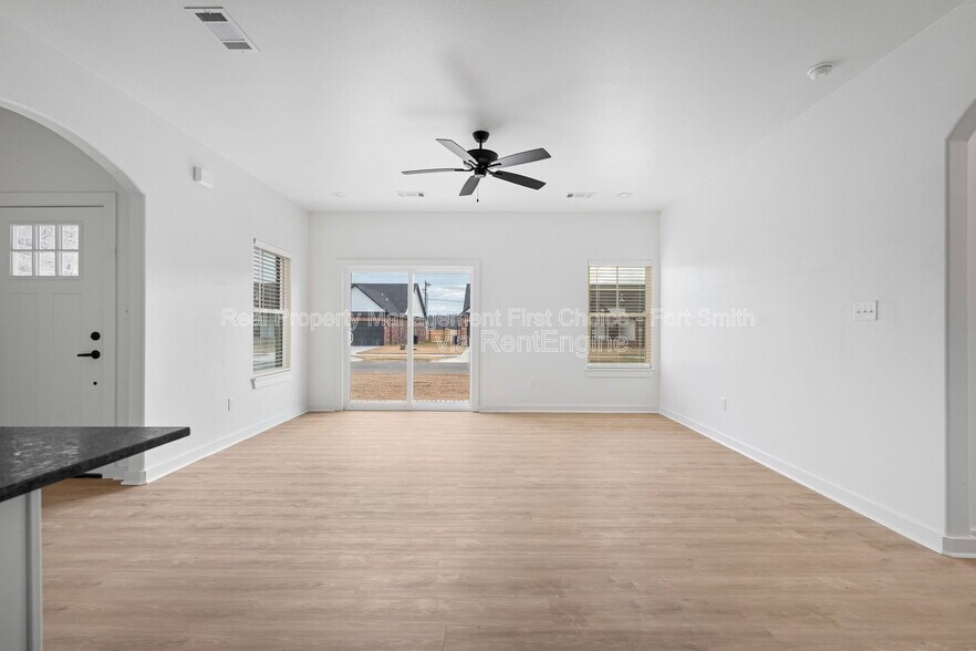 Building Photo - 8915 Cambria Cir