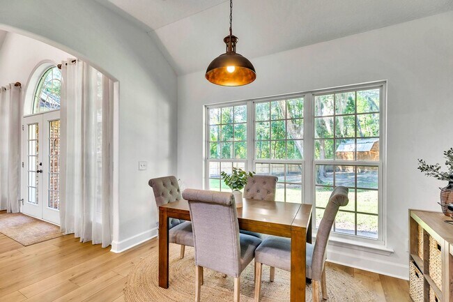 Building Photo - Gorgeously Updated 4 Bed/3.5 Bath in Tranquilla Hall - Buckhead