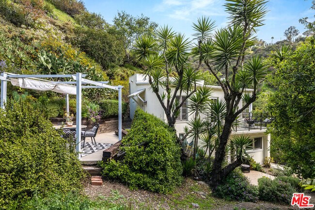 Building Photo - 1205 N Beverly Glen Blvd