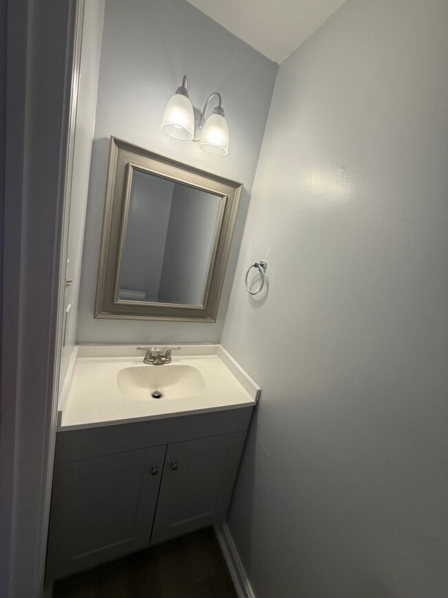 Building Photo - Stunning 3 Bedroom 2.5 Townhome Located in...