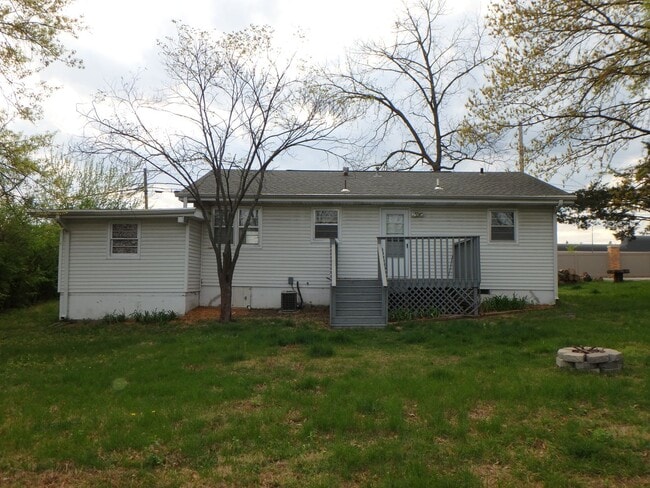 Building Photo - Adorable 3 Bedroom Home!