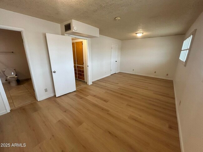 Building Photo - 3409 E Mountain View Rd
