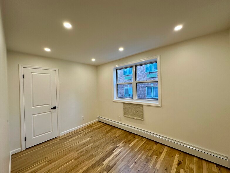 Room #2 - 6917 43rd Ave