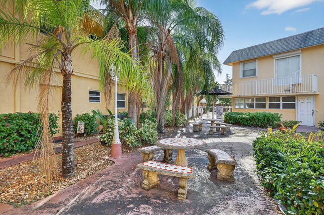 Building Photo - QUICK MOVE IN | FIRST MONTH FREE - Bright & Modern 1-Bedroom Apartment in Prime Oakland Park Loca...