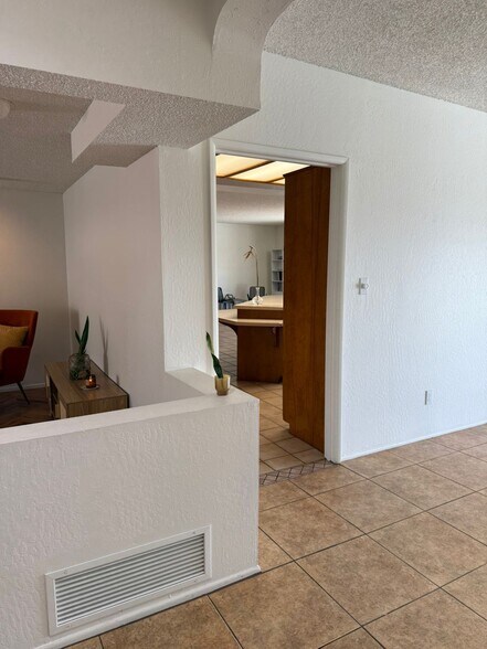 Building Photo - 1402 E Big Rock Rd