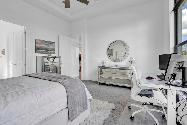 Building Photo - 5320 St Armands Way