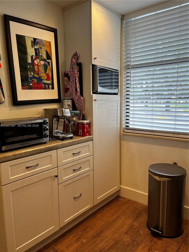 Building Photo - 1518 Whitehall Dr