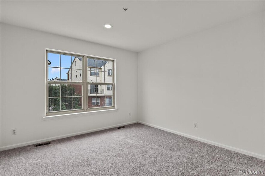 Building Photo - 3094 Camden Dr