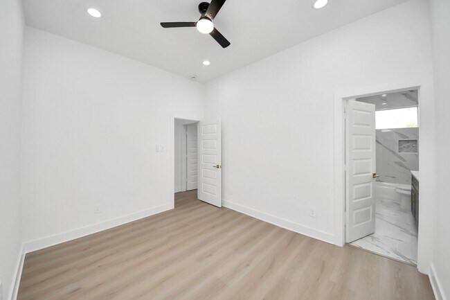 Building Photo - 8601 Amadwe St