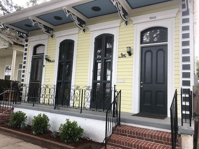 Front of House - 2021 Jackson Ave
