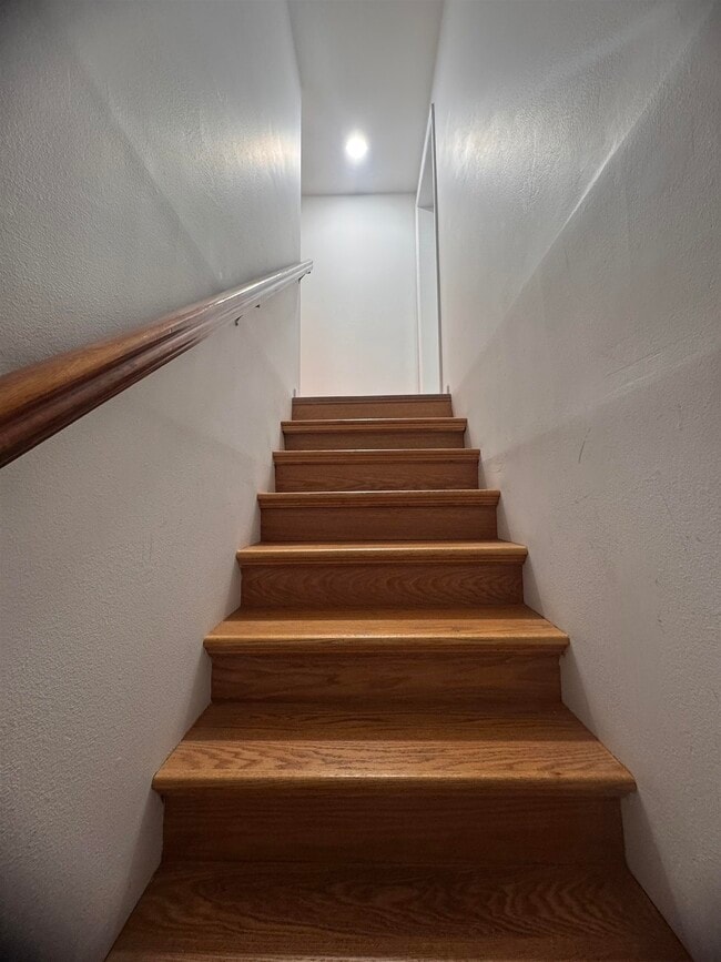 Building Photo - 375 Whiton St