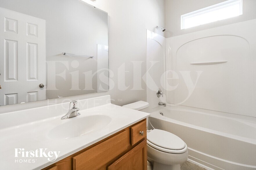 Building Photo - 6255 Glen Way Dr