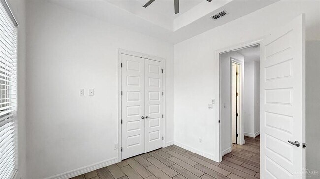 Building Photo - 5106 Sebastian Dr