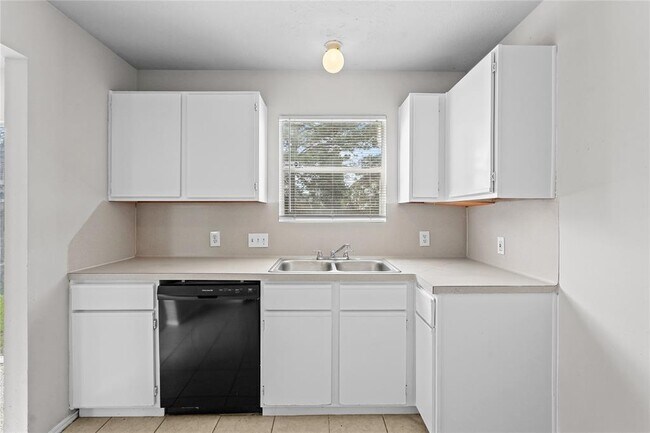 Building Photo - 993 Shelton Ln