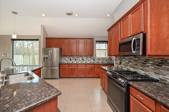 Building Photo - 146 Rocky Point Dr