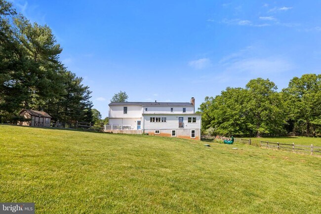 Building Photo - 4301 Mountain View Dr