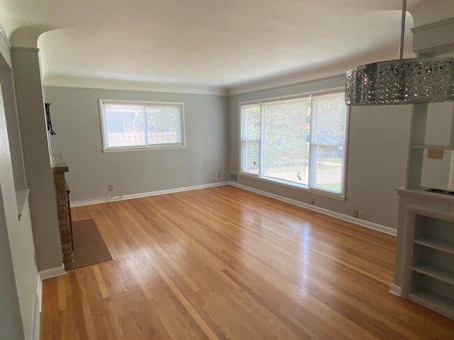 Building Photo - 1510 Woodland Dr