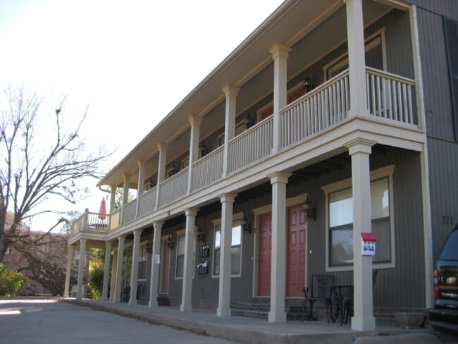 Primary Photo - 711 W Douglas St