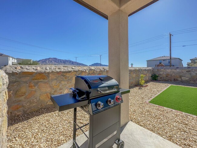 Building Photo - Westside area for Short or Long Term Rental(Completely Furnished) Beautiful 3 bed/2.5 baths