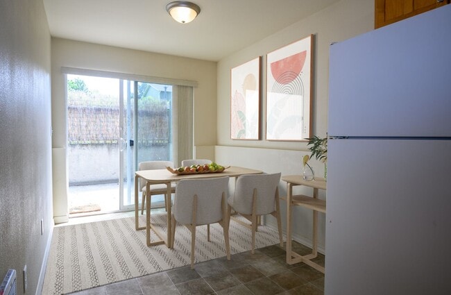 Building Photo - 2 Bed 2 Bath pet friendly unit!