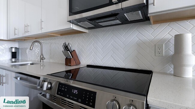 Building Photo - 1950 Mayfair St