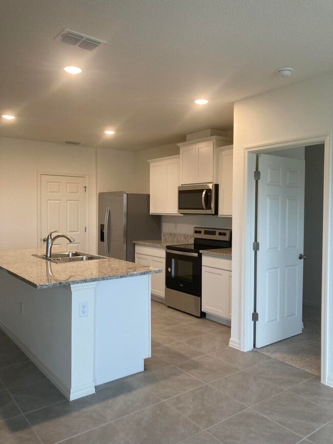 Building Photo - 1302 McFarland Dr