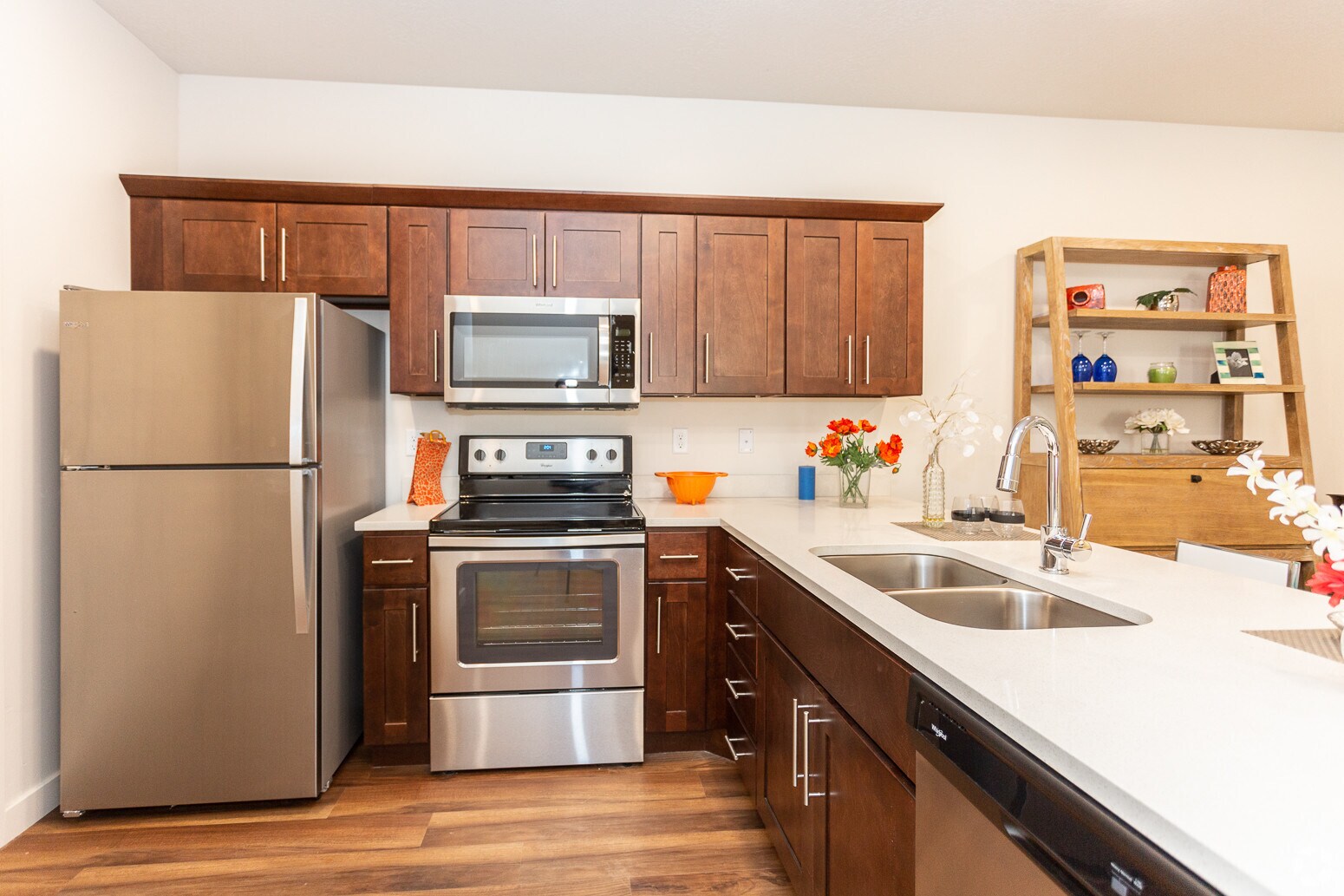 Kitchen - Four Seasons Apartments & Townhomes
