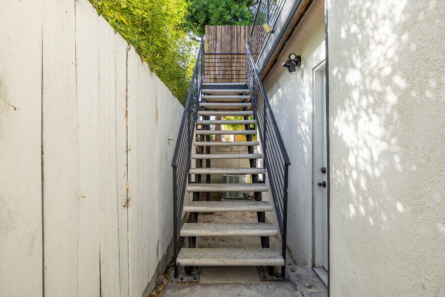 Building Photo - 321 N Gertruda Ave