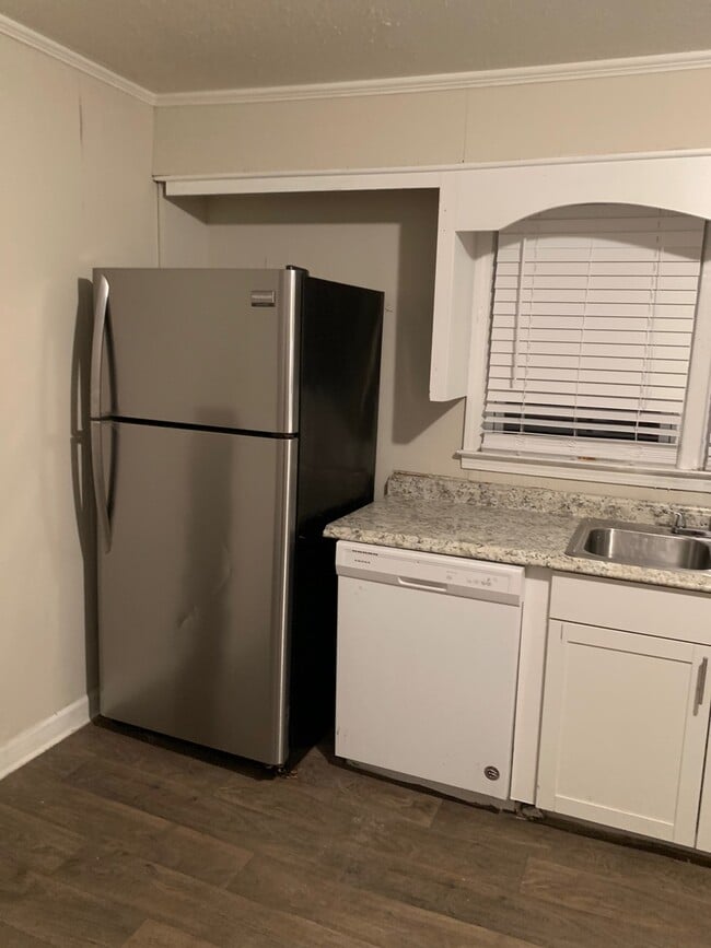 Building Photo - Coming soon! 3 bed house!! Stainless Steel...