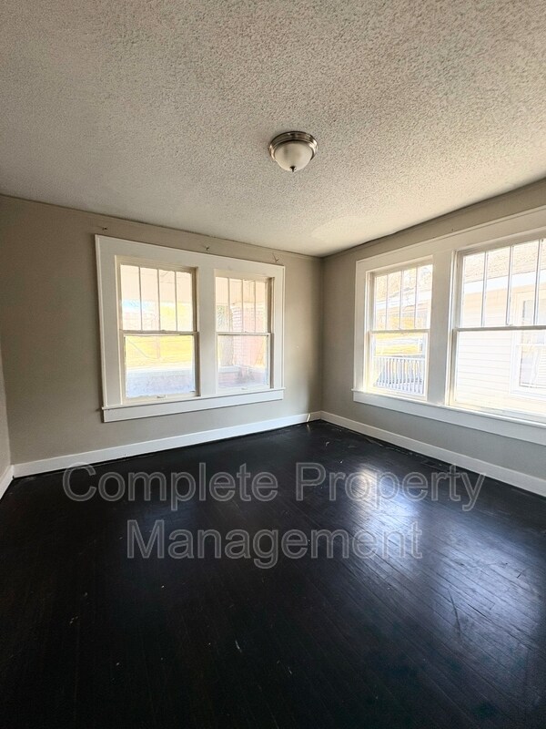 Building Photo - 512 81st St S
