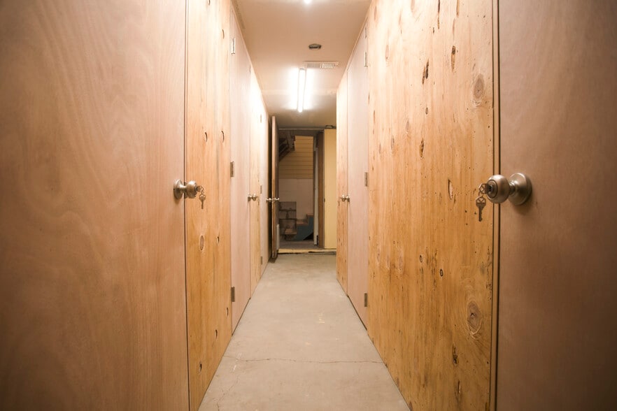 Locking individual storage lockers - 3008 NE 117th St