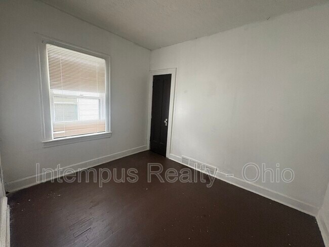 Building Photo - 12633 Edmonton Ave